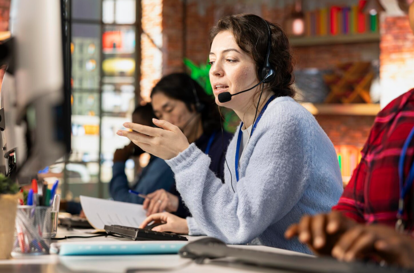 Customer service agent discussing retention options and hidden subscription discounts.